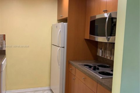 Снять в аренду кондоминиум в Пемброк-Пайнс, Флорида 1 спальня, 63.64м2, № 2046391 - фото 6