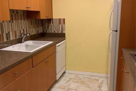 Снять в аренду кондоминиум в Пемброк-Пайнс, Флорида 1 спальня, 63.64м2, № 2046391 - фото 5