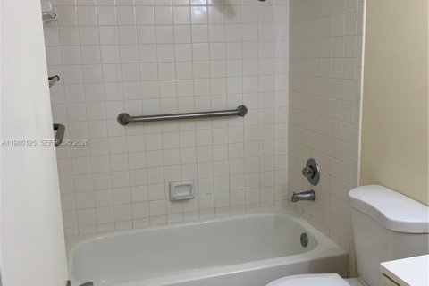 Снять в аренду кондоминиум в Пемброк-Пайнс, Флорида 1 спальня, 63.64м2, № 2046391 - фото 7