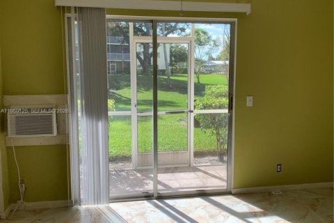 Снять в аренду кондоминиум в Пемброк-Пайнс, Флорида 1 спальня, 63.64м2, № 2046391 - фото 9
