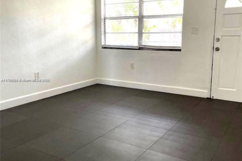 Propiedad comercial en venta en Miami, Florida, 292.74 m2 № 1712104 - foto 8
