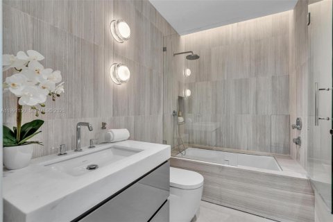 Villa ou maison à vendre à Miami Beach, Floride: 5 chambres, 473.24 m2 № 2057442 - photo 16