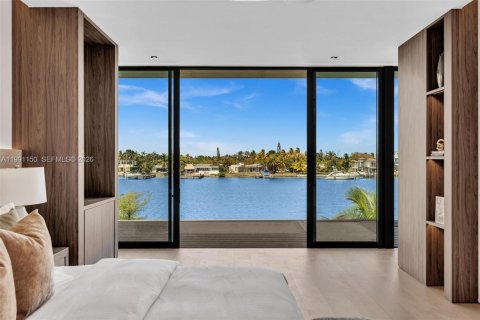 House in Miami Beach, Florida 5 bedrooms, 473.24 sq.m. № 2057442 - photo 26