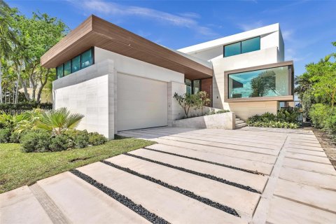 Villa ou maison à vendre à Miami Beach, Floride: 5 chambres, 473.24 m2 № 2057442 - photo 2