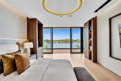 House in Miami Beach, Florida 5 bedrooms, 473.24 sq.m. № 2057442 - photo 25