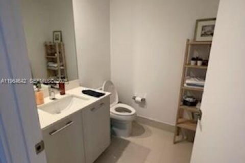 Condominio en alquiler en Miami, Florida, 1 dormitorio, 70.23 m2 № 2026312 - foto 8