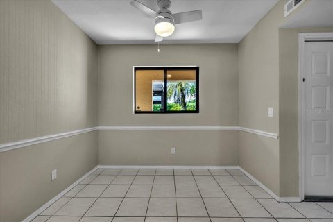 Copropriété à vendre à Cape Coral, Floride: 2 chambres, 104.42 m2 № 2324126 - photo 19