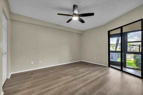 Copropriété à vendre à Cape Coral, Floride: 2 chambres, 104.42 m2 № 2324126 - photo 21