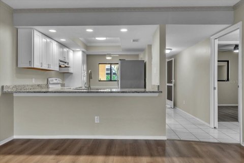 Copropriété à vendre à Cape Coral, Floride: 2 chambres, 104.42 m2 № 2324126 - photo 13