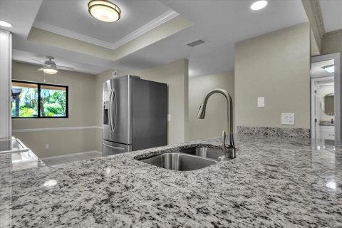 Copropriété à vendre à Cape Coral, Floride: 2 chambres, 104.42 m2 № 2324126 - photo 15