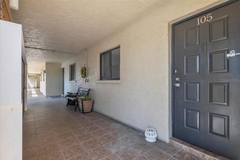 Copropriété à vendre à Cape Coral, Floride: 2 chambres, 104.42 m2 № 2324126 - photo 7