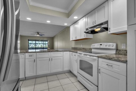 Copropriété à vendre à Cape Coral, Floride: 2 chambres, 104.42 m2 № 2324126 - photo 18