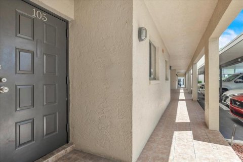 Copropriété à vendre à Cape Coral, Floride: 2 chambres, 104.42 m2 № 2324126 - photo 8