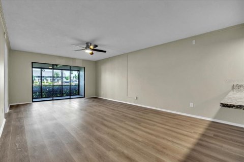 Copropriété à vendre à Cape Coral, Floride: 2 chambres, 104.42 m2 № 2324126 - photo 10