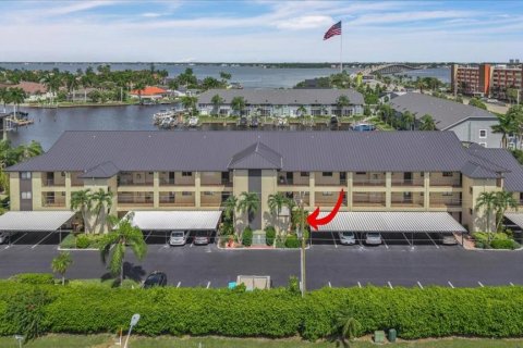Copropriété à vendre à Cape Coral, Floride: 2 chambres, 104.42 m2 № 2324126 - photo 3