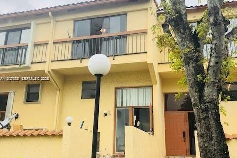 Снять в аренду таунхаус в Санрайз, Флорида 4 спальни, № 1988368 - фото 1