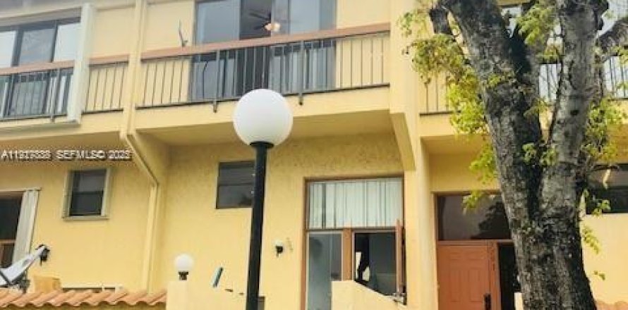 Таунхаус в Санрайз, Флорида 4 спальни № 1988368