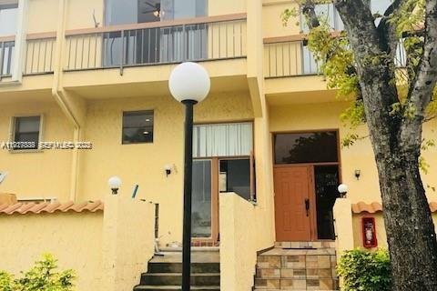 Снять в аренду таунхаус в Санрайз, Флорида 4 спальни, № 1988368 - фото 7