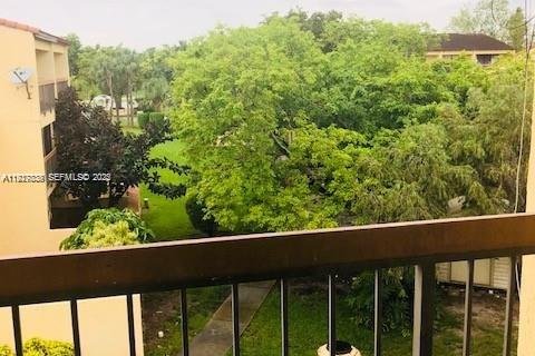 Снять в аренду таунхаус в Санрайз, Флорида 4 спальни, № 1988368 - фото 4