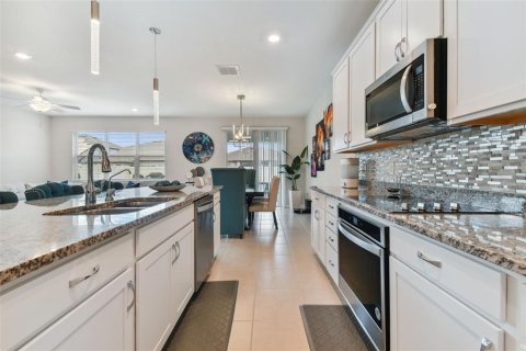 House in Wesley Chapel, Florida 5 bedrooms, 265.79 sq.m. № 1251631 - photo 12