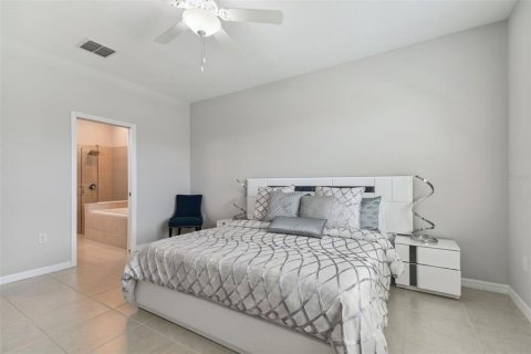 House in Wesley Chapel, Florida 5 bedrooms, 265.79 sq.m. № 1251631 - photo 25