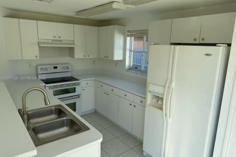 Casa en venta en Homestead, Florida, 4 dormitorios, 179.49 m2 № 2043938 - foto 13