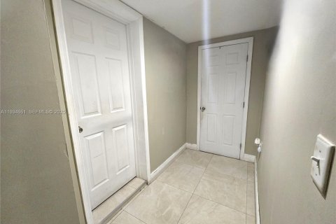 Casa en venta en Pembroke Pines, Florida, 3 dormitorios, 142.14 m2 № 2035673 - foto 15