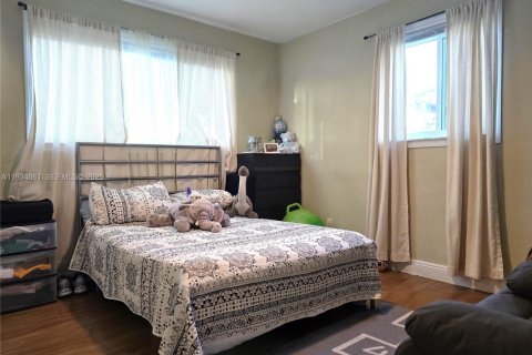 Casa en venta en Pembroke Pines, Florida, 3 dormitorios, 142.14 m2 № 2035673 - foto 9