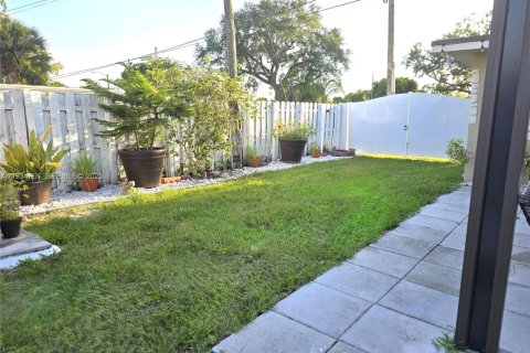 Casa en venta en Pembroke Pines, Florida, 3 dormitorios, 142.14 m2 № 2035673 - foto 25