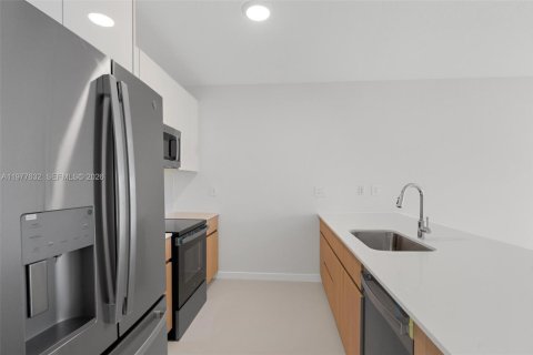 Townhouse in Miami, Florida 5 bedrooms, 212.93 sq.m. № 2041407 - photo 12