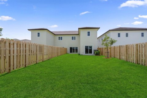 Townhouse in Miami, Florida 5 bedrooms, 212.93 sq.m. № 2041407 - photo 14