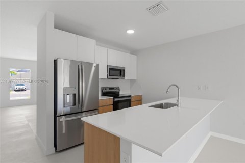 Townhouse in Miami, Florida 5 bedrooms, 212.93 sq.m. № 2041407 - photo 13