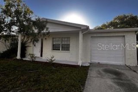 Casa en alquiler en Port Richey, Florida, 3 dormitorios, 95.88 m2 № 1821195 - foto 1