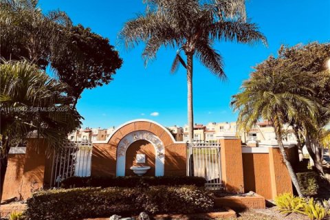 Condo à Miami, Floride, 3 chambres  № 2037694