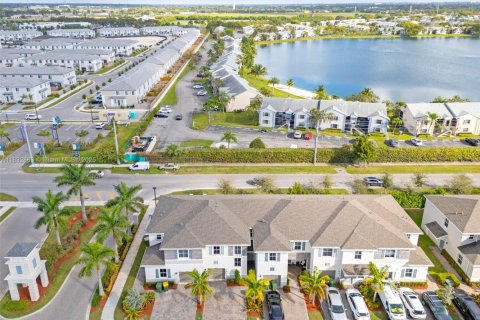 Townhouse in Homestead, Florida 3 bedrooms, 151.24 sq.m. № 1812009 - photo 14