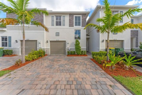 Townhouse in Homestead, Florida 3 bedrooms, 151.24 sq.m. № 1812009 - photo 2