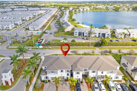 Townhouse in Homestead, Florida 3 bedrooms, 151.24 sq.m. № 1812009 - photo 17