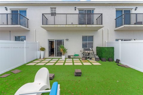 Townhouse in Homestead, Florida 3 bedrooms, 151.24 sq.m. № 1812009 - photo 19