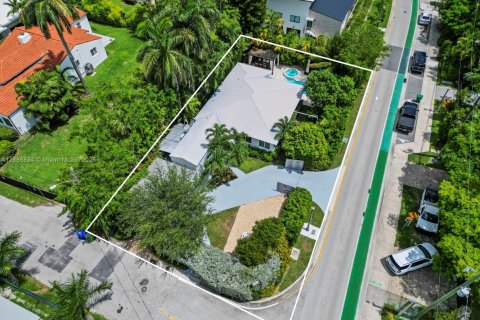 House in Miami, Florida 3 bedrooms, 159.98 sq.m. № 1952405 - photo 1