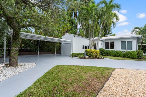 House in Miami, Florida 3 bedrooms, 159.98 sq.m. № 1952405 - photo 4