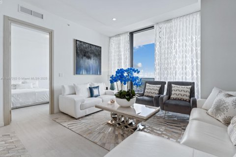 Condo in Miami, Florida, 2 bedrooms  № 1932868 - photo 3