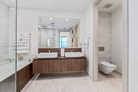Condo in Miami, Florida, 2 bedrooms  № 1932868 - photo 17