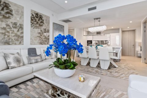 Condo in Miami, Florida, 2 bedrooms  № 1932868 - photo 4