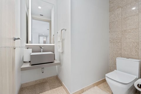 Condo in Miami, Florida, 2 bedrooms  № 1932868 - photo 23