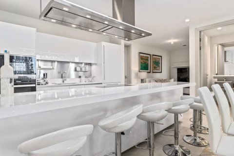 Condo in Miami, Florida, 2 bedrooms  № 1932868 - photo 6