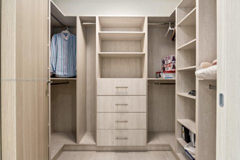 Condo in Miami, Florida, 2 bedrooms  № 1932868 - photo 22