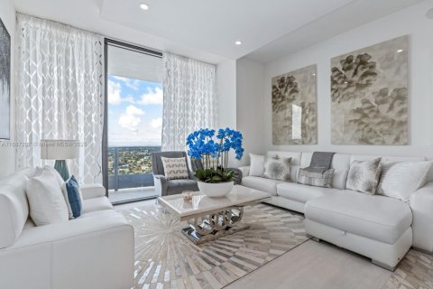 Condo in Miami, Florida, 2 bedrooms  № 1932868 - photo 2