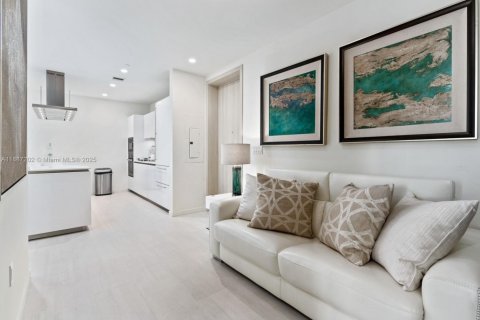 Condo in Miami, Florida, 2 bedrooms  № 1932868 - photo 10