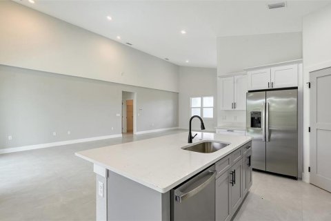 Villa ou maison à vendre à Port Charlotte, Floride: 4 chambres, 224.17 m2 № 2408905 - photo 7