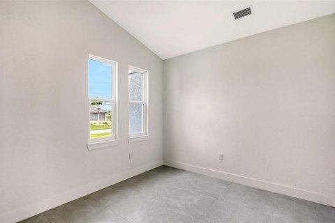 Villa ou maison à vendre à Port Charlotte, Floride: 4 chambres, 224.17 m2 № 2408905 - photo 20